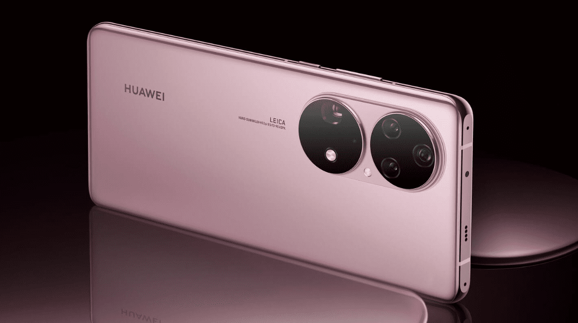 A cellphone with a camera similar to an iPhone